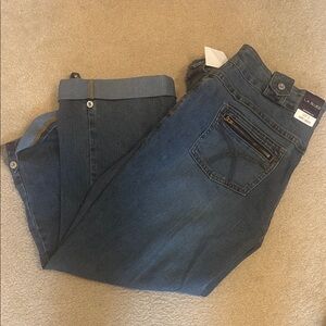 L.A. Blues Womens Capris Blue Jeans with Zip Pocket Detail